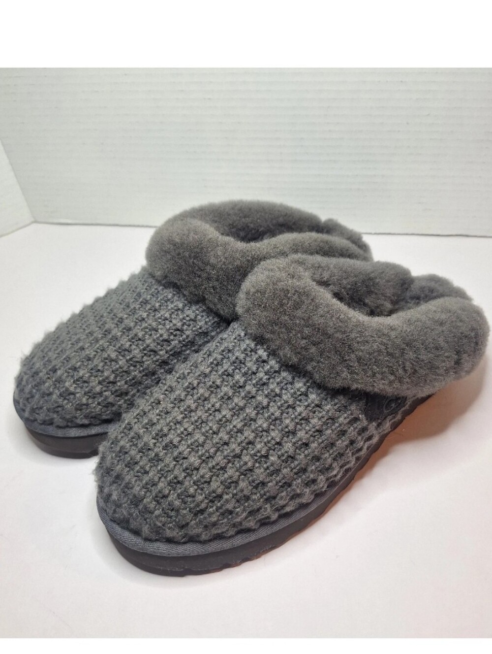 UGG Cozy Knit Women's Size 9 Gray Shearling Casual Slip On Slippers EUC